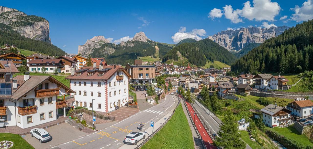 Apartments Restaurant Rusctlea Selva di Val Gardena Exteriör bild