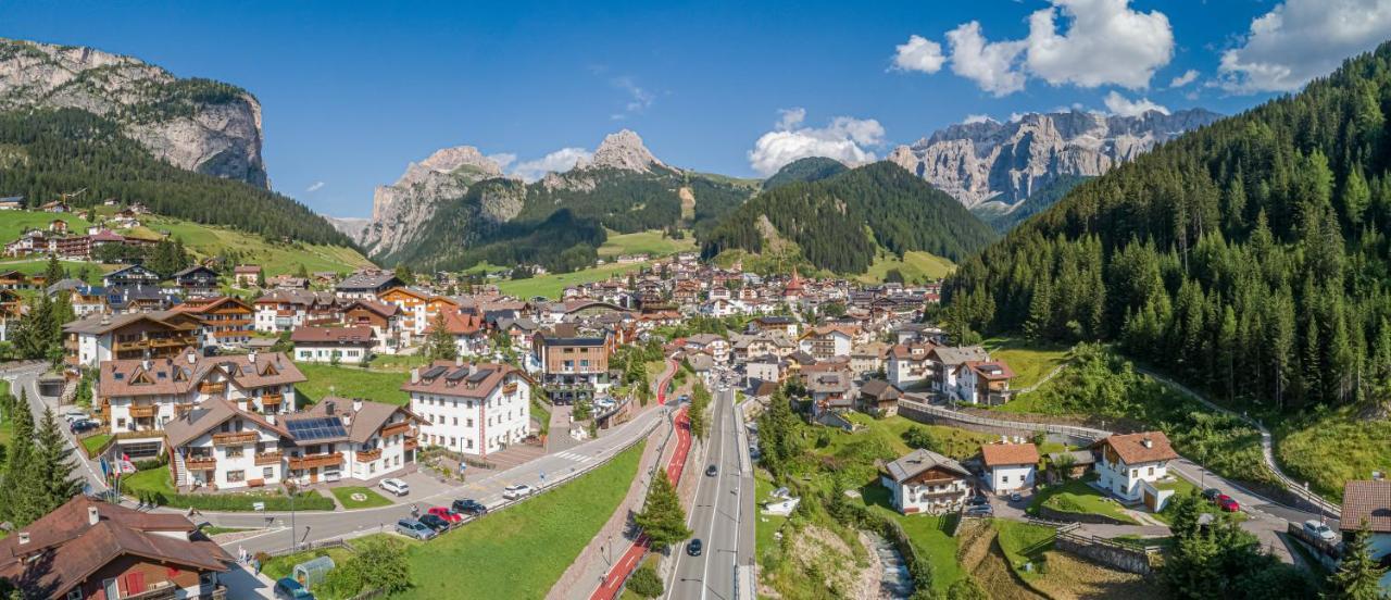 Apartments Restaurant Rusctlea Selva di Val Gardena Exteriör bild