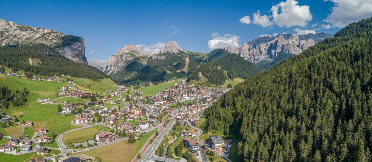 Apartments Restaurant Rusctlea Selva di Val Gardena Exteriör bild