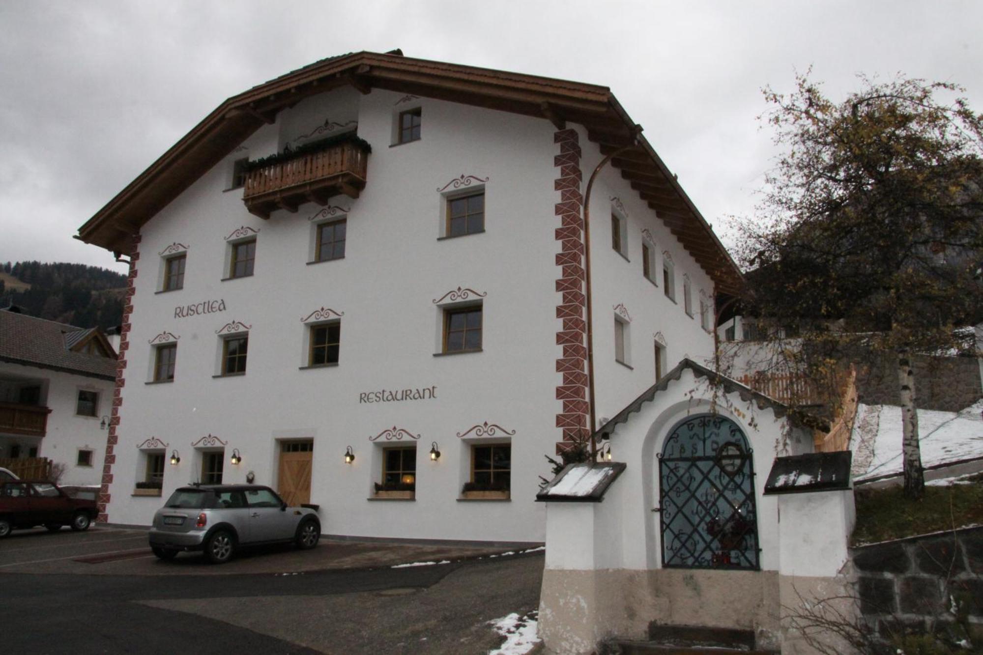 Apartments Restaurant Rusctlea Selva di Val Gardena Exteriör bild