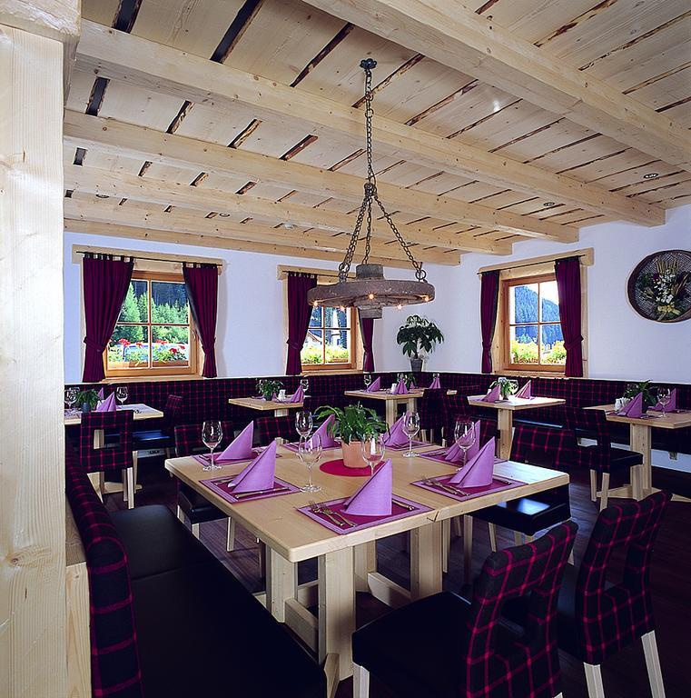 Apartments Restaurant Rusctlea Selva di Val Gardena Exteriör bild